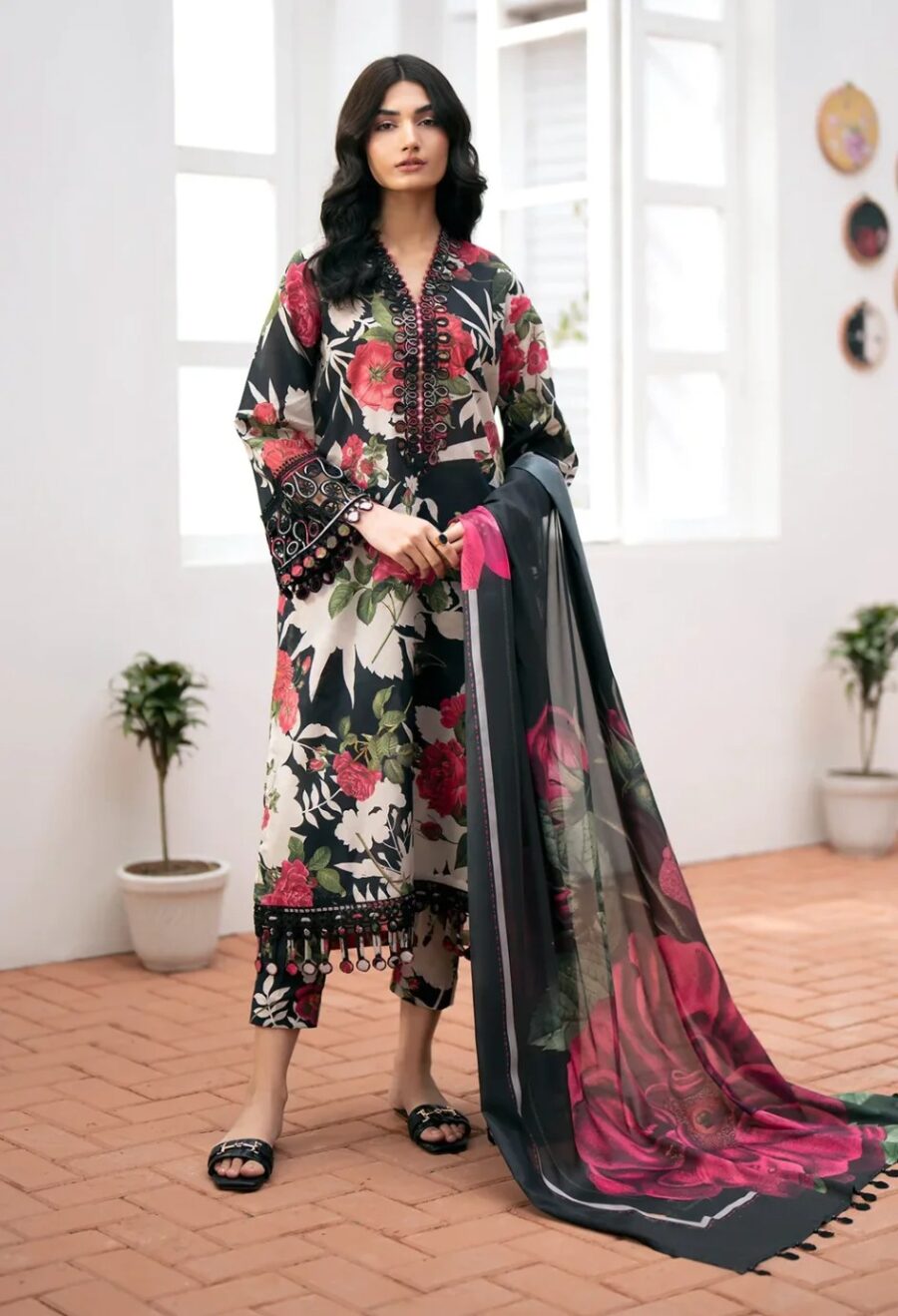 Baroque karandi 3 piece printed unstitched suit with printed dupatta – Code 5025